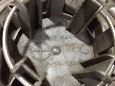 ฝาปิดแม็กซ์ของแท้ BMW E34 15นิ้วตรงรุ่น มี 2ฝา ไม่แตก แหวนเหล็กครบ ฝาปิดแม็กซ์ของแท้ BMW E34 15นิ้วตรงรุ่น มี 2ฝา ไม่แตก แหวนเหล็กครบ