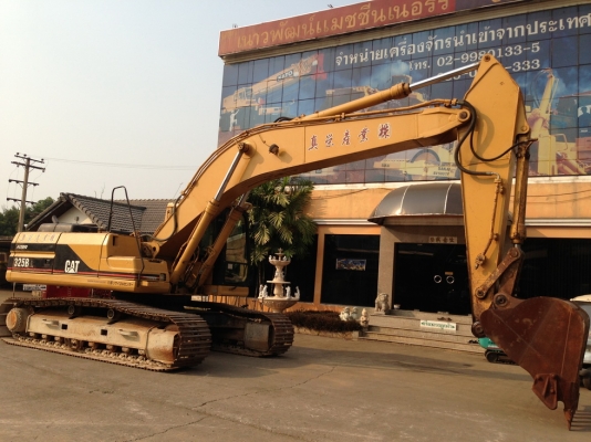 รถขุด CAT 325BL ขนาดใหญ่ ราคา 2,200,000.- ขายถูก สนใจสอบถามรายละเอียดที่คุณชุมพล 086-0044333 หรือที่ www.nmc99.com