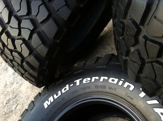 ขายยาง BF Goodrich Mud-terrain KM2 ขนาด 285 75 r16 ปี12 ขายยาง BF Goodrich Mud-terrain KM2 ขนาด 285 75 r16 ปี12
