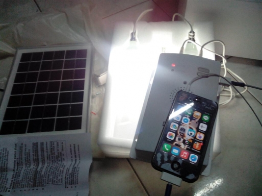 พลังงานโซ่ลาเซล หลอดไฟ LED 2 ดวง ฟังMP3 ได้ เป็นพาวเวอร์เเบงค์ได้ด้วยส่งฟรี