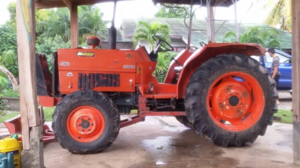 รถนอกตัวเเรงครับ Kubota L-1 33 Turbo สองเพลา พวงมาลัยเพาเวอร์ ใบดันหนัา