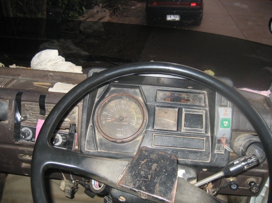 HINO  KM777   WO 4 D   117 แรง 400,000  บาท