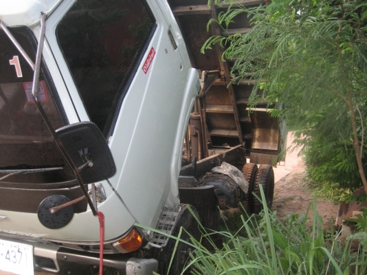 HINO  KM777   WO 4 D   117 แรง 400,000  บาท