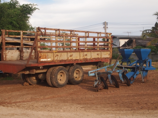 ขายเทเลอร์พ่วงรถไถ และ ผานบุกเบิก 3 จาน