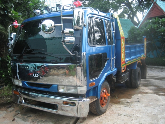 NISSAN  FE 6   เครื่อง 160 แรง  700,000 บาท