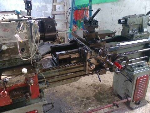 แท่นกลึง 3 เพลา เกียร์บล็อก  คอม้าถอดได้ หน้าแท่นเรียบ คอลึก 12 นิ้ว พร้อมใช้ 67,000  ด่วน !!!!