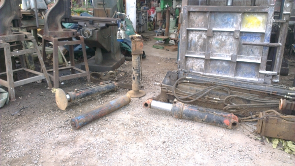 Sell> ขายเฮี้ยบ 3 ตัน ยี่ห้อ HIAB รถพัง เจ้าของเดิมจึงขาย เปลี่ยนสายมาใหม่ เปลี่ยนคอนโทรล ทำตัวนั่งขับ พร้อมใช้งานครับ Sell> ขายเฮี้ยบ 3 ตัน ยี่ห้อ HIAB รถพัง เจ้าของเดิมจึงขาย เปลี่ยนสายมาใหม่ เปลี่ยนคอนโทรล ทำตัวนั่งขับ พร้อมใช้งานครับ