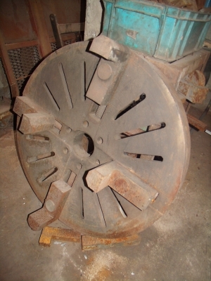 ขายเครื่องกลึงเมนวล ใต้หวัน ยี่ห้อ HER LONG กลึงได้โต 800 มม. ยาว 850 มม. เสียงเฟืองเกียเงียบ มีหัวจับใหญ่ให้ 1 หัว ขายไม่แพง 250,000 บาท