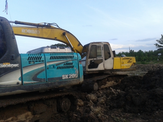 ขาย kobelco sk200-3 เก๋งเทา