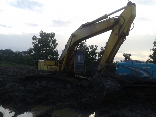 ขาย kobelco sk200-3 เก๋งเทา