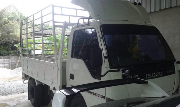 รถอีซูซุ 6 ล้อ NKR รั้ว  ( ไม่ดั้ม )  100 แรงม้า. ปี 49   สนใจติดต่อ 081 - 6079515