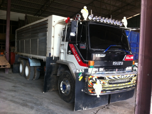 ขายรถ 10 ล้อ ISUZU 240 F เกีร์ยฟูลเลอร์ 10 เกีร์ย ดั้ม 2 เพลา พร้อมใช้งาน ขายรถ 10 ล้อ ISUZU 240 F เกีร์ยฟูลเลอร์ 10 เกีร์ย ดั้ม 2 เพลา พร้อมใช้งาน