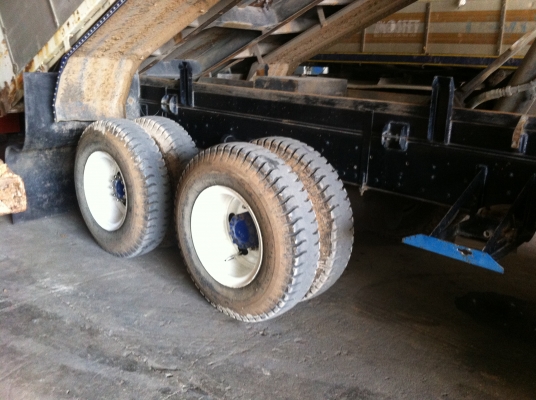 ขายรถ 10 ล้อ ISUZU 240 F เกีร์ยฟูลเลอร์ 10 เกีร์ย ดั้ม 2 เพลา พร้อมใช้งาน ขายรถ 10 ล้อ ISUZU 240 F เกีร์ยฟูลเลอร์ 10 เกีร์ย ดั้ม 2 เพลา พร้อมใช้งาน