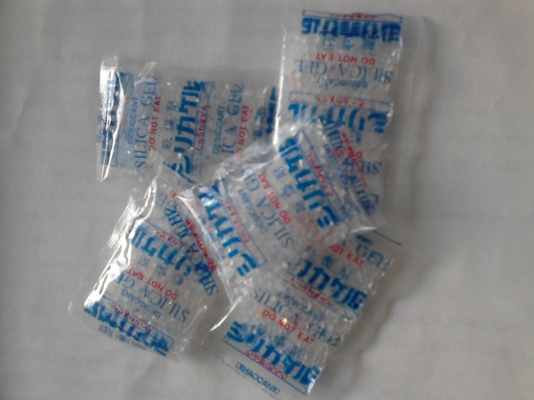 ขายเม็ดสาร กันความชื้น ซิลิก้าเจล ใส่รองเท้า และอุปกรณ์อื่นๆ  ติดต่อTEL. 081-427-3941