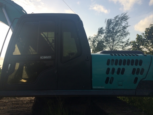 ขายรถแบคโฮ KOBELCO  sk 200-5 super มีลายหัวเจาะซื้อมา 1 ปีสภาพ 100\% ด่วนเอกสารพร้อมอยากขายด่วนราคาลดแล้ว