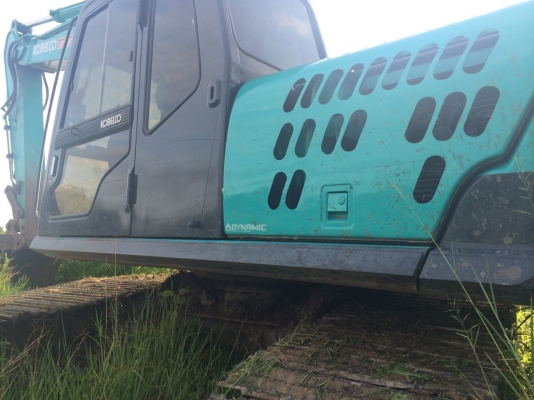 ขายรถแบคโฮ KOBELCO  sk 200-5 super มีลายหัวเจาะซื้อมา 1 ปีสภาพ 100\% ด่วนเอกสารพร้อมอยากขายด่วนราคาลดแล้ว