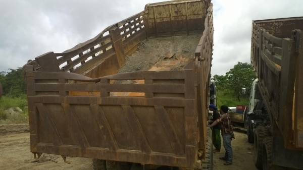 (270แรงมี3คัน..ลงใหม่) ปี*2006มี2คัน ปี2004มี1คัน..ชัดเจน...รถต้องเก็บซ่อมบ้าง..ใช้งานอยู่ที่เหมืองทุกว้น