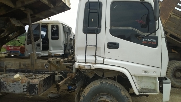 (270แรงมี3คัน..ลงใหม่) ปี*2006มี2คัน ปี2004มี1คัน..ชัดเจน...รถต้องเก็บซ่อมบ้าง..ใช้งานอยู่ที่เหมืองทุกว้น