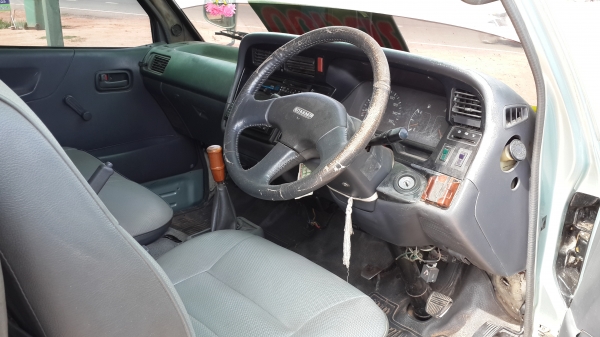 ขายด่วนรถตู้TOYOTAสภาพสวยแอร์เย็น เครื่องดี ยางสวยใช้งานได้นานราคาไม่แพงโทร0843923995