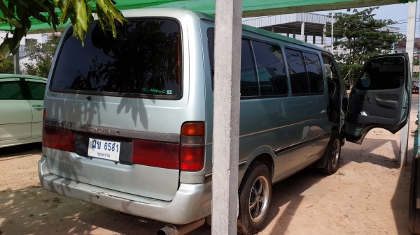 ขายด่วนรถตู้TOYOTAสภาพสวยแอร์เย็น เครื่องดี ยางสวยใช้งานได้นานราคาไม่แพงโทร0843923995