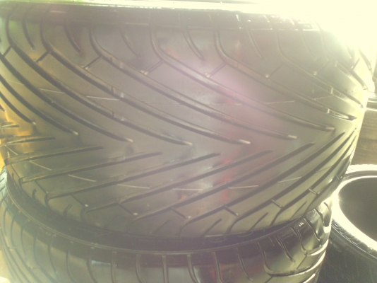 ยาง265/35/18 1คู่ ละวาง235/40/18 1คู่ราคา7500 4เส้นทางใน13 สัปดาที่40