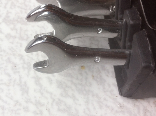 ชุดประแจรวม 8 ชื้น เกรด PREMIUN ยี่ห้อ MAXTOOL เหมาะเอาติดรถติดบ้านไว้ บรรจุในช่องเก็บพลาสติกแข็งสวยงาม มีเบอร์ 8 - 19