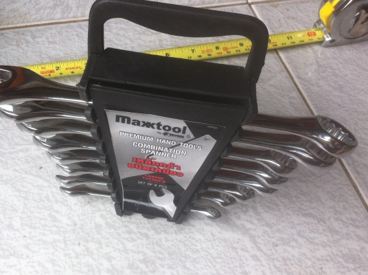 ชุดประแจรวม 8 ชื้น เกรด PREMIUN ยี่ห้อ MAXTOOL เหมาะเอาติดรถติดบ้านไว้ บรรจุในช่องเก็บพลาสติกแข็งสวยงาม มีเบอร์ 8 - 19