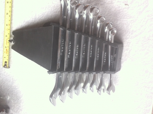 ชุดประแจรวม 8 ชื้น เกรด PREMIUN ยี่ห้อ MAXTOOL เหมาะเอาติดรถติดบ้านไว้ บรรจุในช่องเก็บพลาสติกแข็งสวยงาม มีเบอร์ 8 - 19