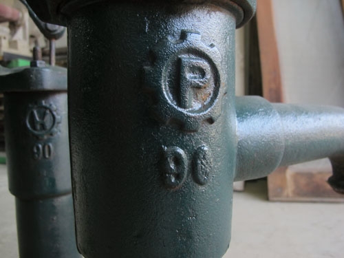 ขายปั๊มน้ำมือโยกเก่าโบราณ เหล็กหล่อหนักมาก เอาไว้ตกแต่งบ้าน รีสอร์ต