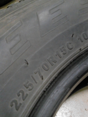 225/70R15  DEESTONE PAYAK R403  มี 2 เส้น TEL.081-427-3941