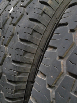 225/70R15  DEESTONE PAYAK R403  มี 2 เส้น TEL.081-427-3941