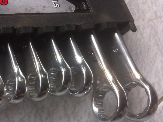 ชุดประแจรวม(แหวน-ปากตาย) 11ชื้น เหมาะเอาติดรถติดบ้านไว้ ระดับเกรด PREMIUN ยี่ห้อ MAXTOOL บรรจุในช่องเก็บพลาสติกแข็งสวยงาม มีเบอร์  6-19