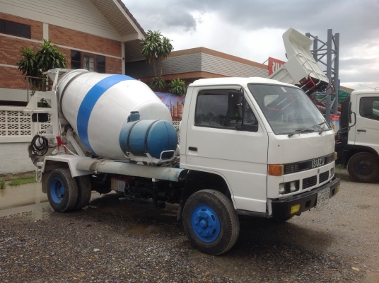 ขายรถโม่ปูน  ขนาด  2.5  คิว  ISUZU  195  แรงม้า เครื่อง 6HE1