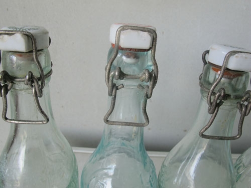 ขายขวดเครื่องดื่มเก่านอก ฝาจุกทำด้วยกระเบื้องเคลือบหลากหลายยี่ห้อครับ