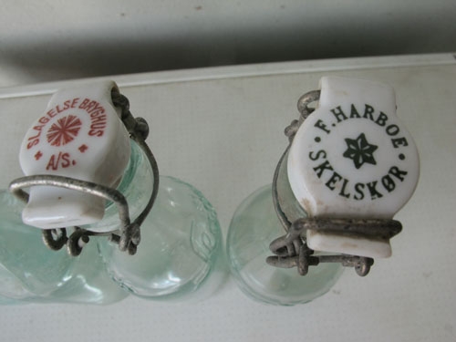 ขายขวดเครื่องดื่มเก่านอก ฝาจุกทำด้วยกระเบื้องเคลือบหลากหลายยี่ห้อครับ