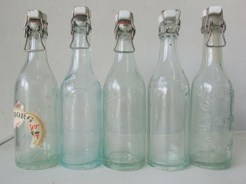 ขายขวดเครื่องดื่มเก่านอก ฝาจุกทำด้วยกระเบื้องเคลือบหลากหลายยี่ห้อครับ