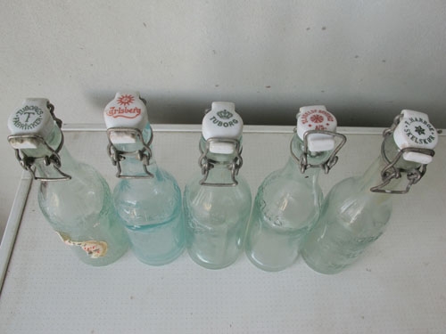 ขายขวดเครื่องดื่มเก่านอก ฝาจุกทำด้วยกระเบื้องเคลือบหลากหลายยี่ห้อครับ