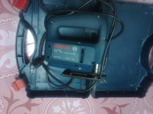 จิ๊กซอบอสพร้อมกล่องพร้อมใช้ของแท้สภาพสวยๆครับตัวนี้บอสแท้ครับพร้อมกล่องและใบเลื่อยพร้อมใช้งานสภาพ 90 เปอร์เซนต์ครับราคานี้คุ้มมากครับ