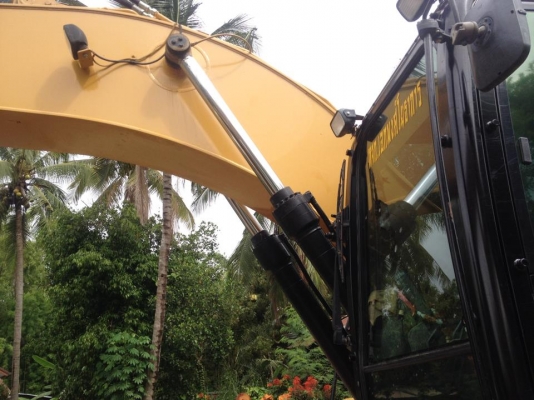 ขายดาวน์ รถแบคโฮ CAT  320 D