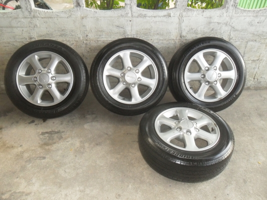 ล้อแม็ก 16นิ้ว 6รู อีซูซุ พร้อมยาง 215/60R16 สวยๆ 4 ล้อราคา 6500 บาท
