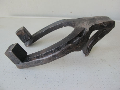 ขายเกือกม้าโลหะเก่า ดัดแปลงเป็นที่แขวนเสื้อผ้าหรือหมวกได้