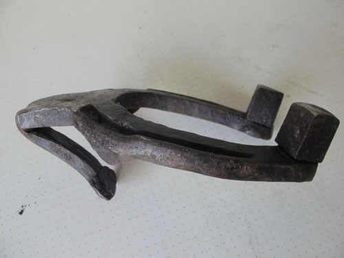 ขายเกือกม้าโลหะเก่า ดัดแปลงเป็นที่แขวนเสื้อผ้าหรือหมวกได้