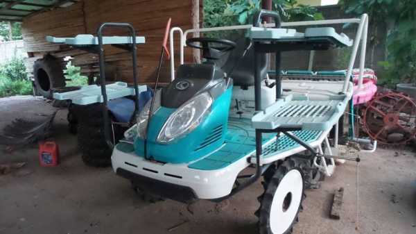 ขายรถปลูกข้าวคูโบต้า 6 แถว แบบนั้งขับ