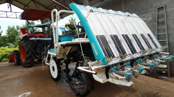 ขายรถปลูกข้าวคูโบต้า 6 แถว แบบนั้งขับ