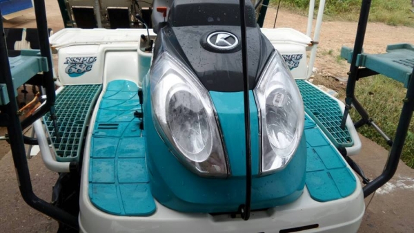 ขายรถปลูกข้าวคูโบต้า 6 แถว แบบนั้งขับ