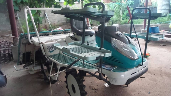 ขายรถปลูกข้าวคูโบต้า 6 แถว แบบนั้งขับ