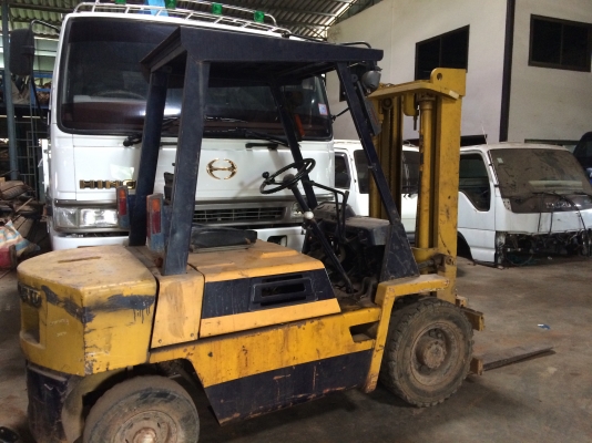 ขายโฟล์คลิฟท์ ยี่ห้อ โคมัตสุ 2 ตัน   เครื่องยนต์ดีเซล ลดราคาจาก 150,000 เหลือ 130,000