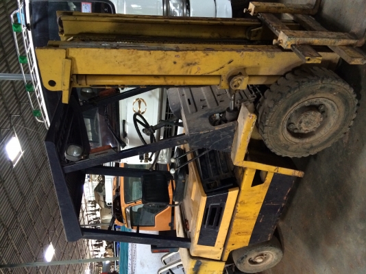 ขายโฟล์คลิฟท์ ยี่ห้อ โคมัตสุ 2 ตัน   เครื่องยนต์ดีเซล ลดราคาจาก 150,000 เหลือ 130,000