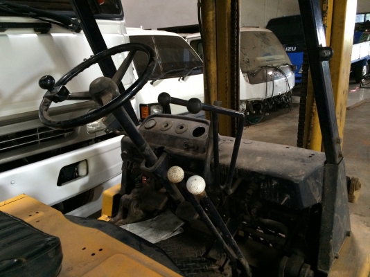 ขายโฟล์คลิฟท์ ยี่ห้อ โคมัตสุ 2 ตัน   เครื่องยนต์ดีเซล ลดราคาจาก 150,000 เหลือ 130,000