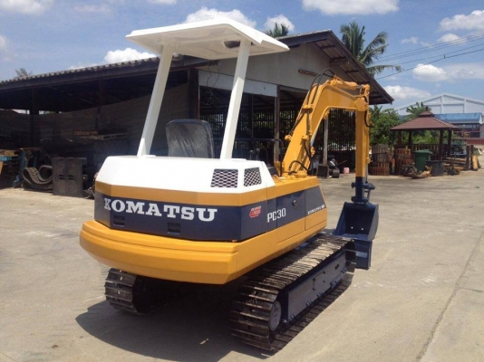 รถขุด แบคโฮล KOMATSU PC30-5 ทำสีใหม่ นำเข้า มือสองญี่ปุ่น
